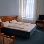 Rathaushotel 3*
