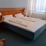 Rathaushotel 3*