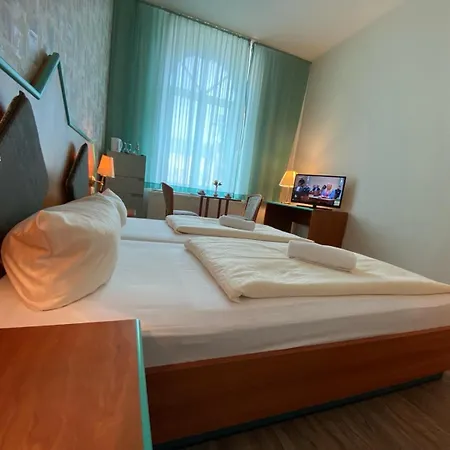 מלון דירות Rathaushotel 3*