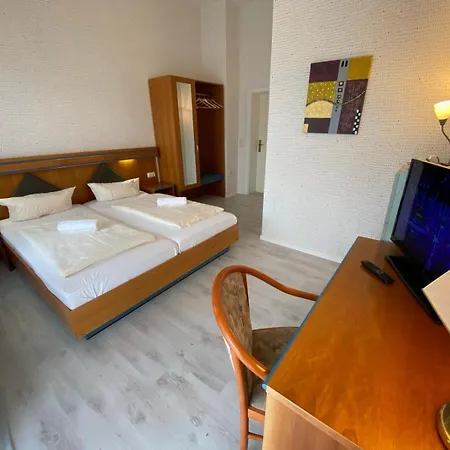 Rathaushotel מלון דירות 3*