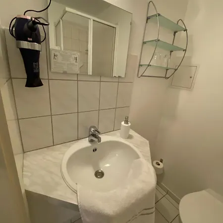 מלון דירות Rathaushotel 3*