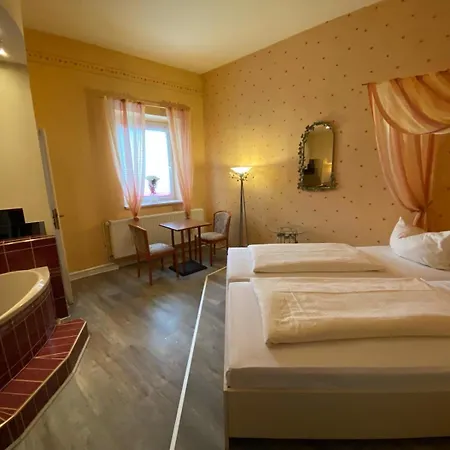 Rathaushotel 3* آيبنشتوك