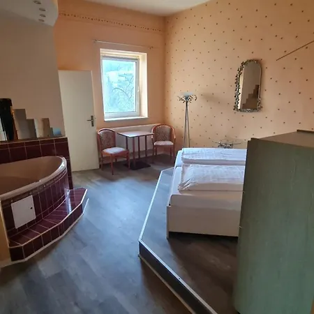 מלון דירות Rathaushotel 3*