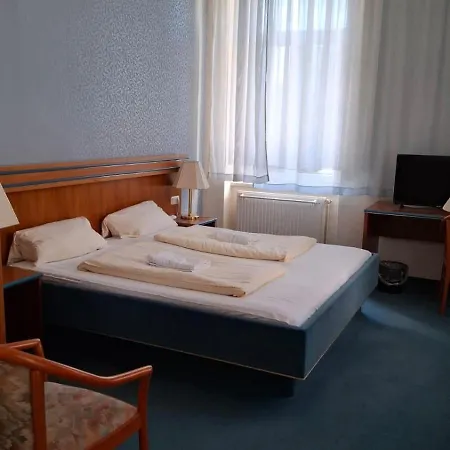 Rathaushotel 3*
