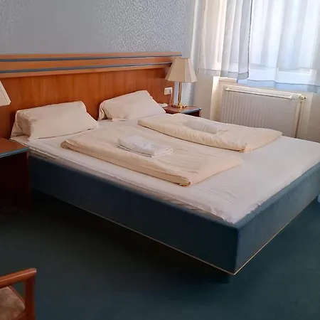 Rathaushotel 3*
