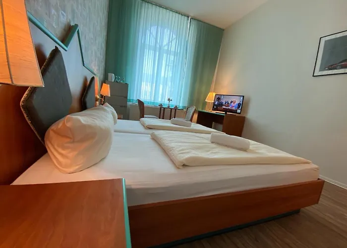 מלון דירות Rathaushotel 3*