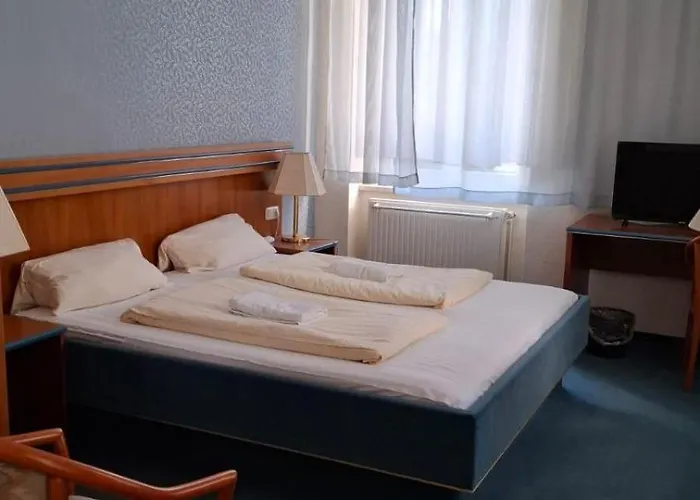 Rathaushotel 3*